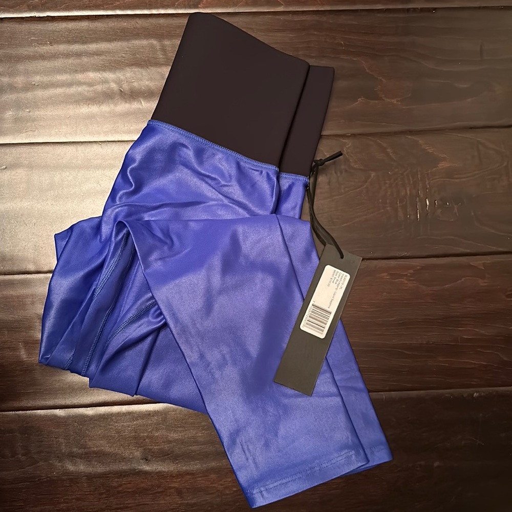 New with tags S Noli yoga blue slightly shiny yoga pants never worn